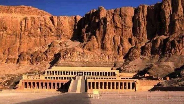 Luxor Day Tour by Airplane from Sharm El Sheikh